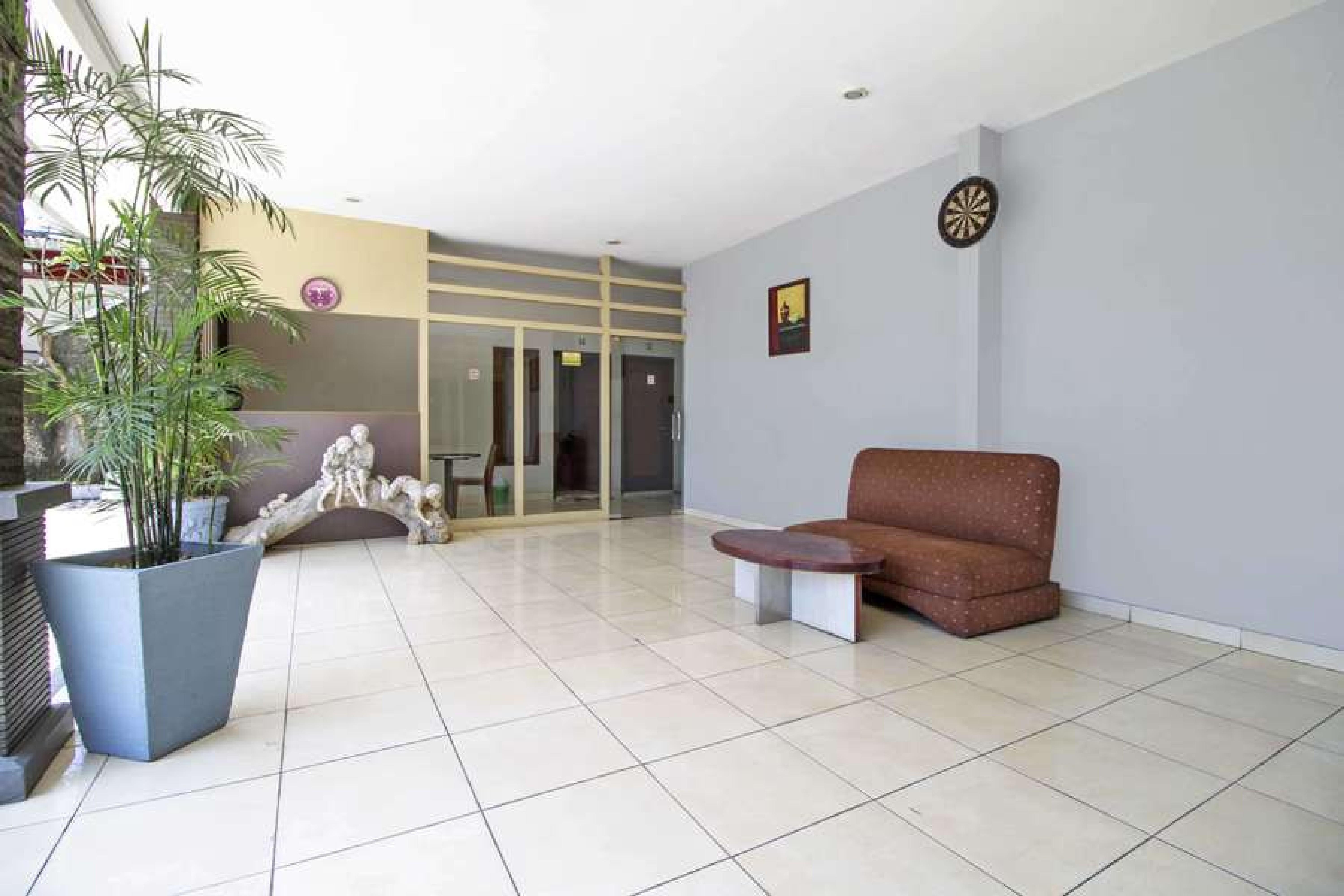 Reddoorz @ Pangeran Antasari 2 Hotel Cilandak  Exterior photo