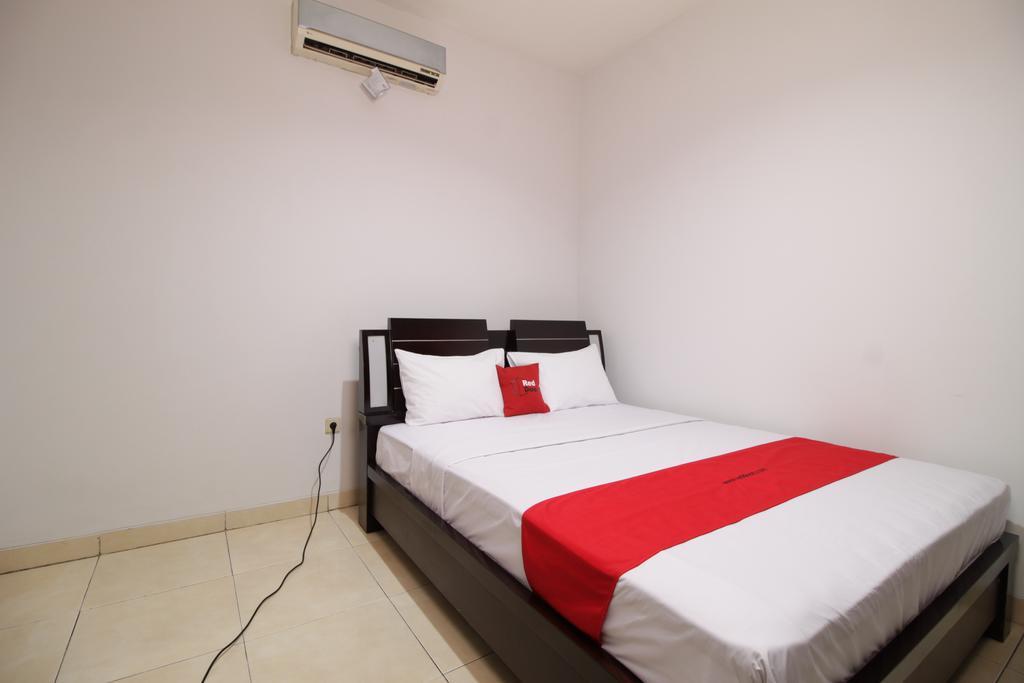 Reddoorz @ Pangeran Antasari 2 Hotel Cilandak  Exterior photo